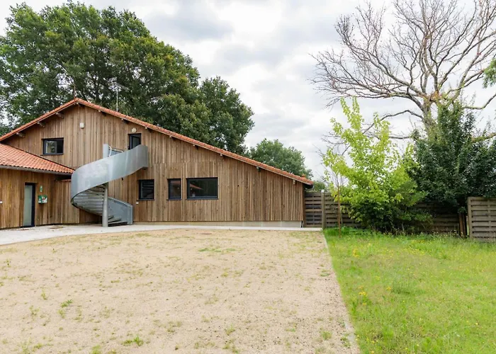 Les Agreou Semesterbostad